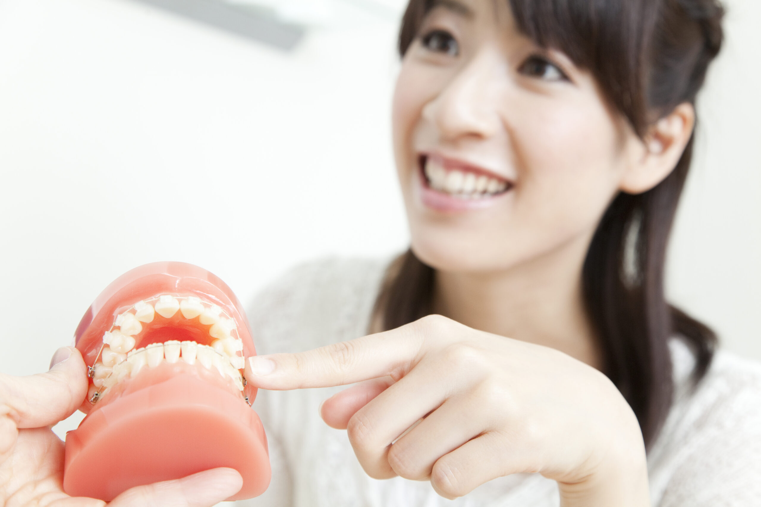 詰め物や被せ物はどれを選べば良い？自費治療の材質の種類と特徴